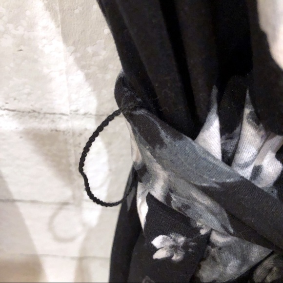 SAGE Floral Romper Waist Tie V Neck - Picture 6 of 8